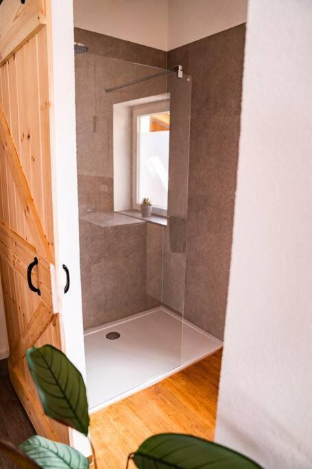 Neu Renoviertes Ferienhaus/Wohnunng Kleine Auszeit Sonnenbühl Exterior foto